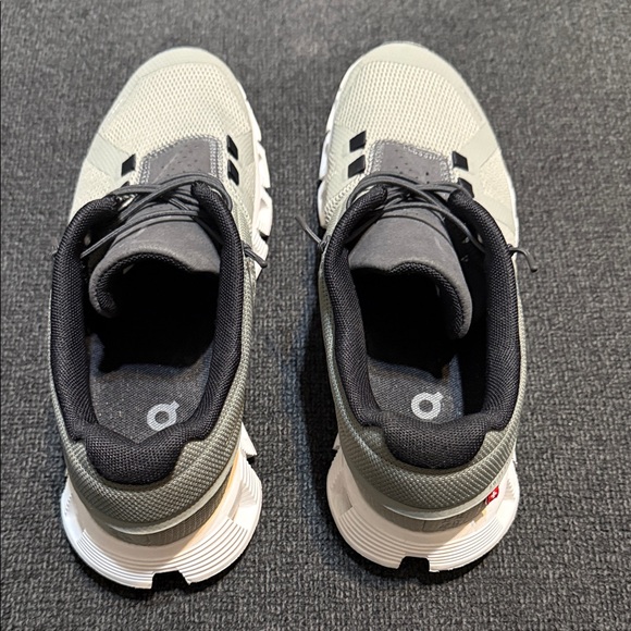 On Running Athletic Shoes in Gray and Black - Picture 2 of 11